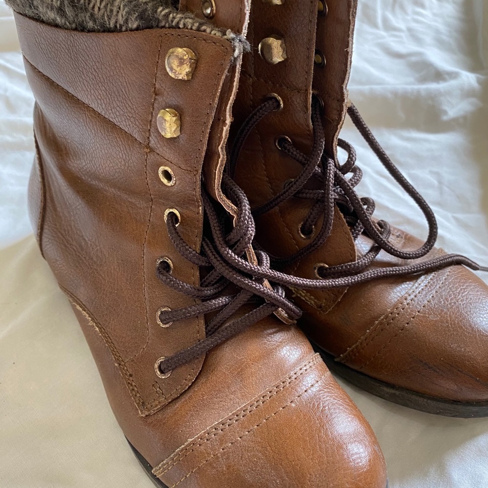 Brown boots - Picture 3 of 5